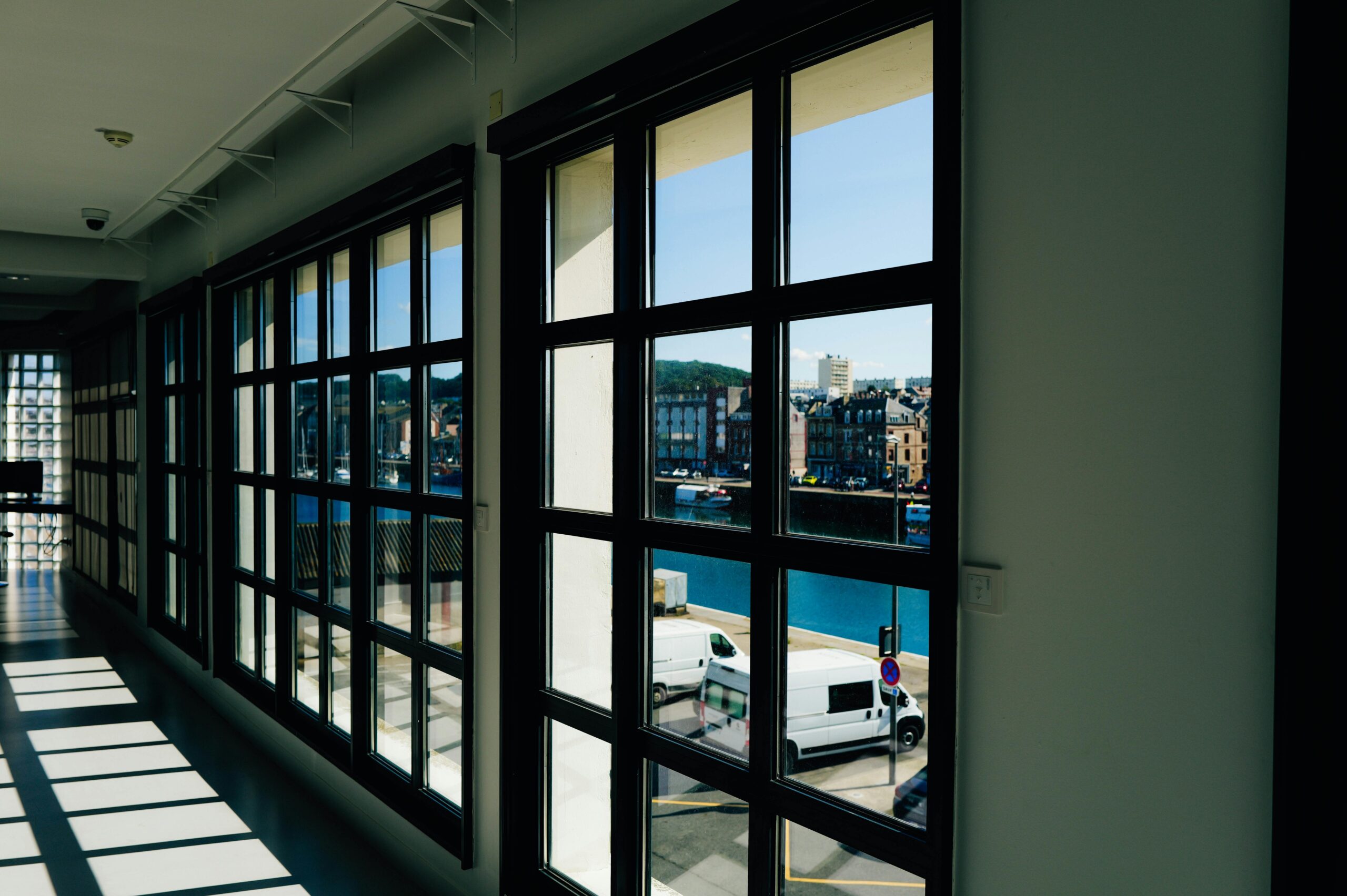 창문 햇빛차단 필름 교체